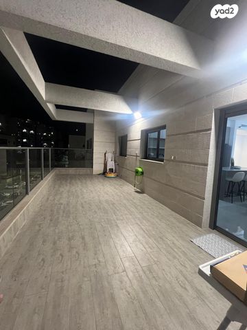 גג/ פנטהאוז, מבצע אנטבה 5, שמעון פרס/ האצטדיון, נהריה