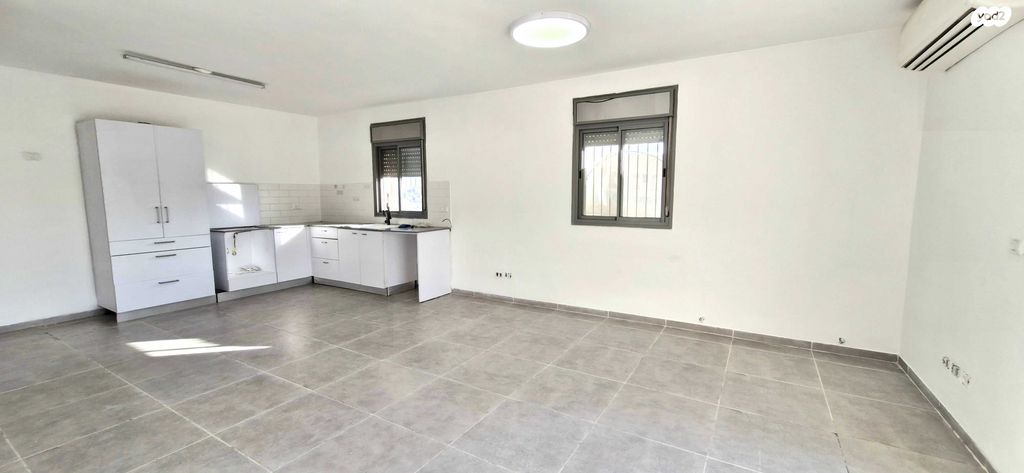 גג/ פנטהאוז, פרופ' יום טוב עסיס, פסגת זאב, ירושלים