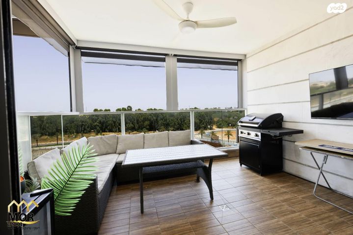 דירה, נאות שמיר, יבנה