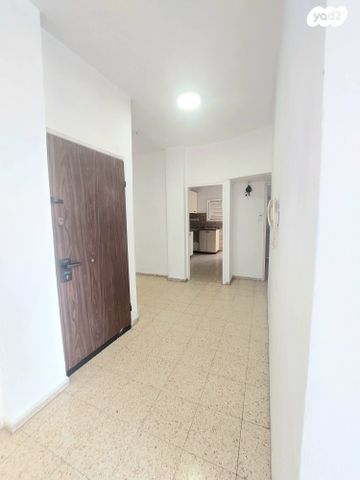 דירה, הצנחנים, ג' / מרכז מזרח העיר, רחובות