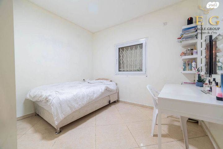 דירת גן, הפועל הצעיר, רחובות