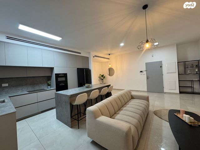 גג/ פנטהאוז, מבצע אנטבה 5, שמעון פרס/ האצטדיון, נהריה