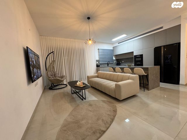 גג/ פנטהאוז, מבצע אנטבה 5, שמעון פרס/ האצטדיון, נהריה