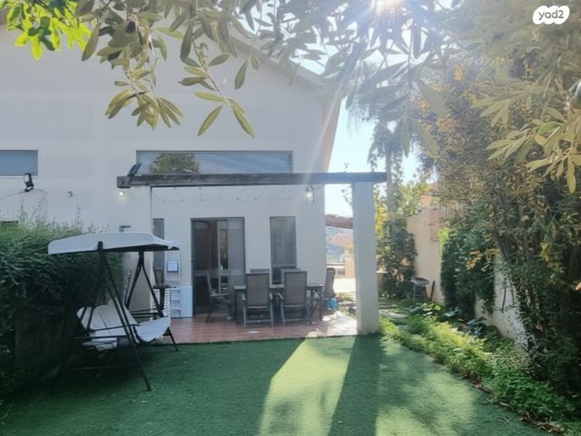 דו משפחתי, שערי תקווה