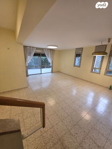 בית פרטי/ קוטג', שעלבים