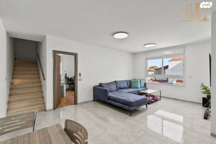 דופלקס, נאות הדרים (חבצלת הצעירה), קרית עקרון