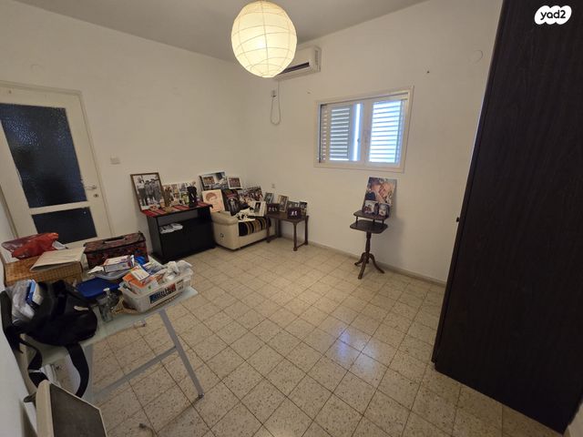 דירה, החפץ חיים, רמב"ם, ראשון לציון