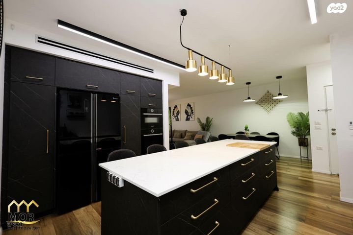 דירה, נאות שמיר, יבנה