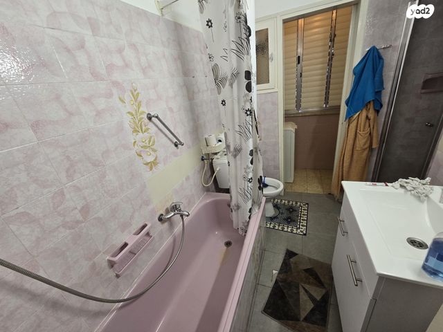 דירה, החפץ חיים, רמב"ם, ראשון לציון