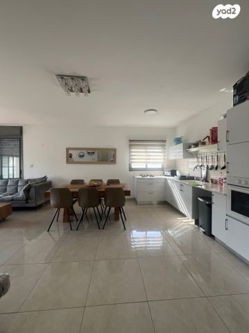 דירה, מיכאל הנגבי, רמות הרכס, באר שבע