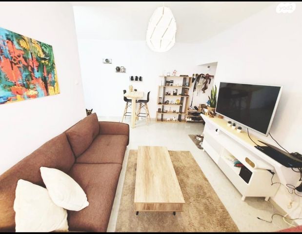 דירה, רמב"ם, ראשון לציון