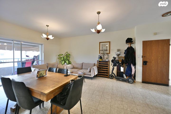 הרב זכריה מדאר 