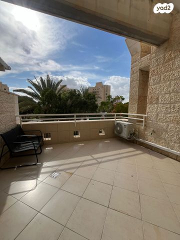 דירה, האבן, מעלה אדומים