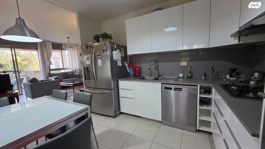 דירה, יבנה, קרית יערים, רמת השרון