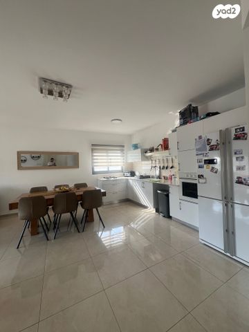 דירה, מיכאל הנגבי, רמות הרכס, באר שבע