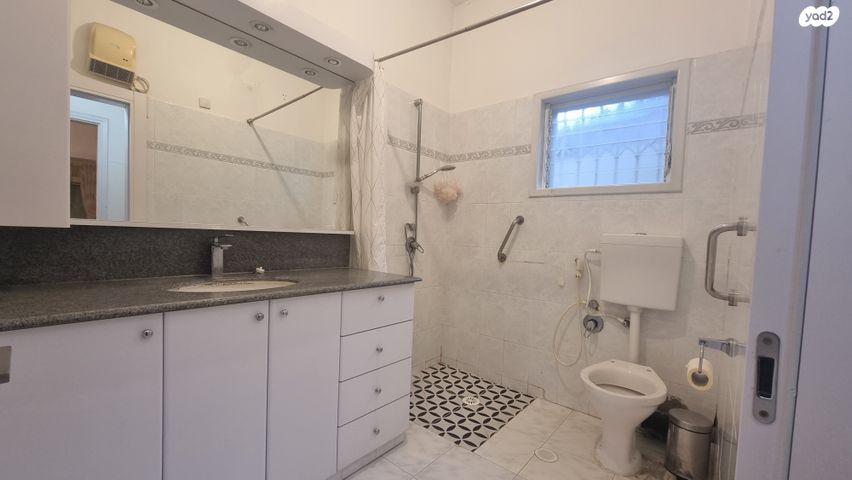 דו משפחתי, היינריך צבי גרץ 6, נאות גנים, נתניה