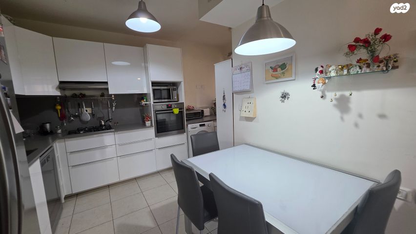 דירה, יבנה, קרית יערים, רמת השרון