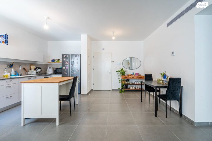 דירה, אור עקיבא