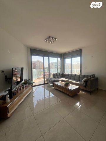 דירה, מיכאל הנגבי, רמות הרכס, באר שבע