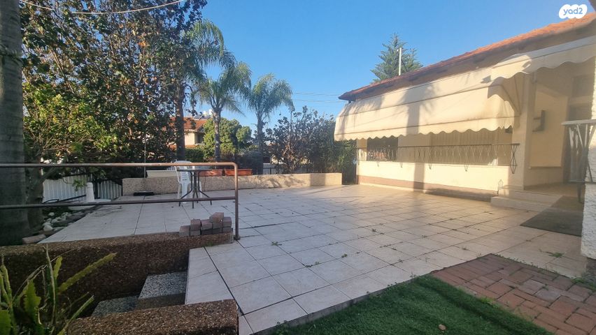 דו משפחתי, היינריך צבי גרץ 6, נאות גנים, נתניה