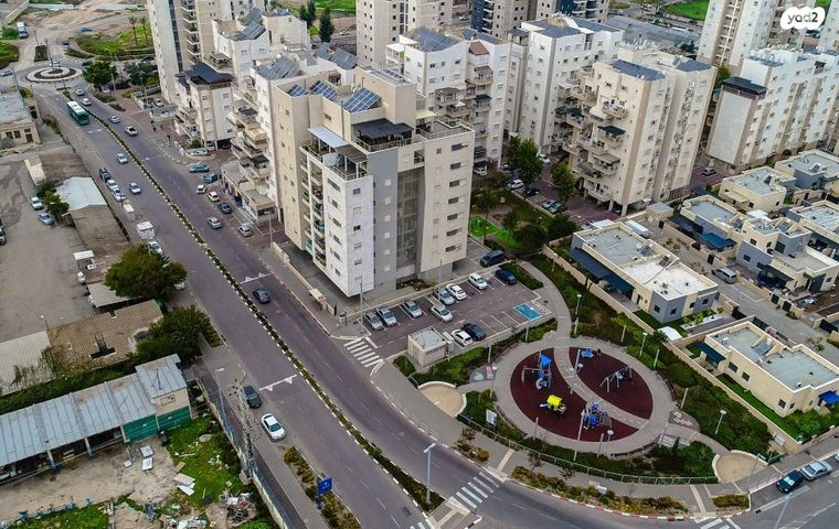 חיים בר לב 2