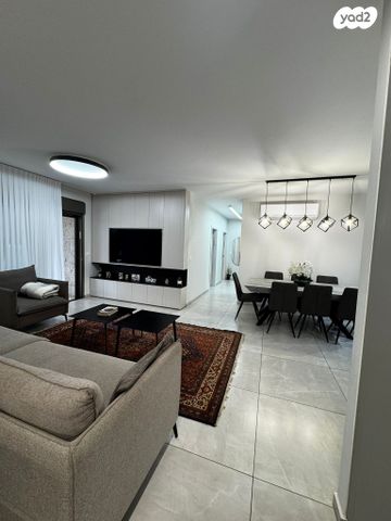 דירה, עוזי חיטמן, הכרם ג', עכו