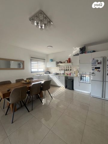 דירה, מיכאל הנגבי, רמות הרכס, באר שבע