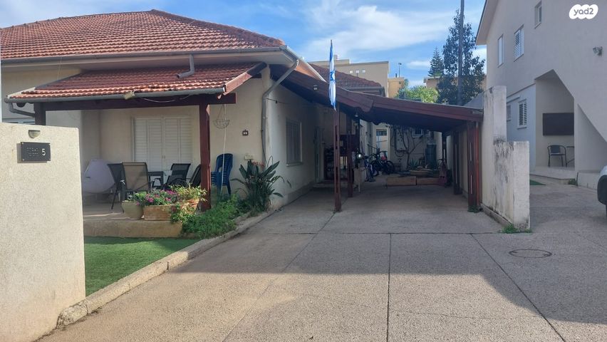 דו משפחתי, הדקלים, פרדס חנה כרכור