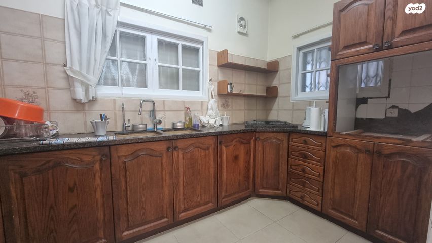 דו משפחתי, היינריך צבי גרץ 6, נאות גנים, נתניה