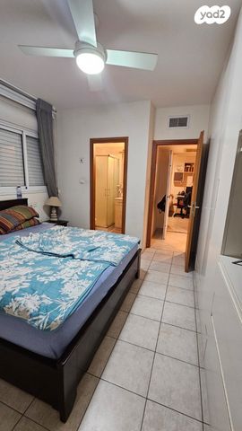 דירה, תנועות הנוער 9, נעורים, ראשון לציון