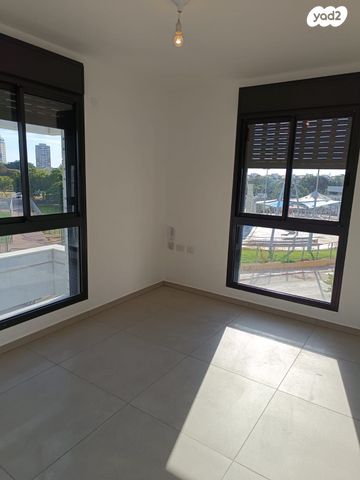 דירה, יונה וולך, הוד השרון