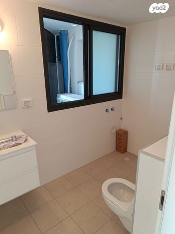 דירה, יונה וולך, הוד השרון