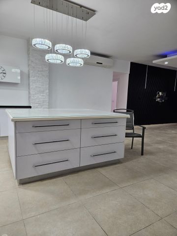 דירת גן, אגמים, נתניה