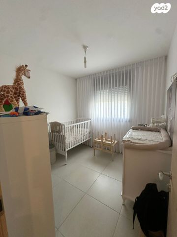 דירה, דרך ארץ, הפרחים, חריש