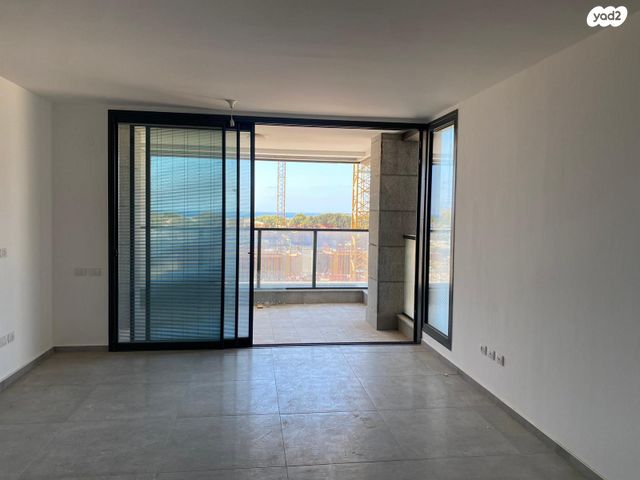 דירה, נורית הירש, דרום חדש, פארק הים, בת ים