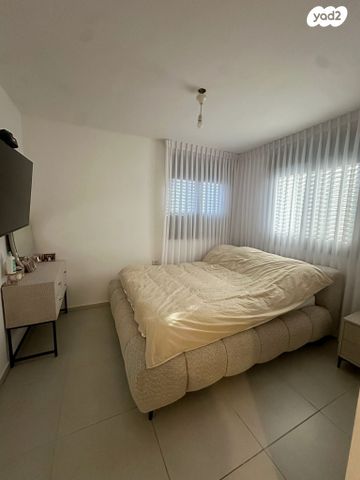 דירה, דרך ארץ, הפרחים, חריש