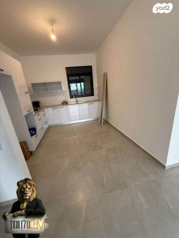 דירת גן, יהדות איטליה, רמת יורם, נתיבות