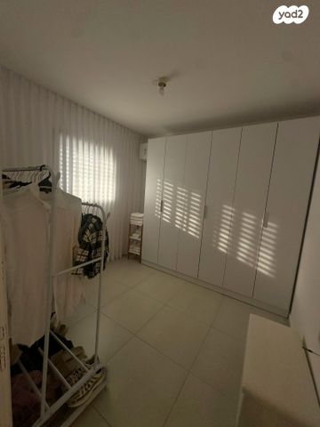 דירה, דרך ארץ, הפרחים, חריש