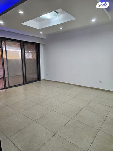 דירת גן, אגמים, נתניה