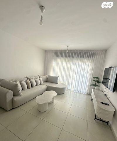 דירה, דרך ארץ, הפרחים, חריש