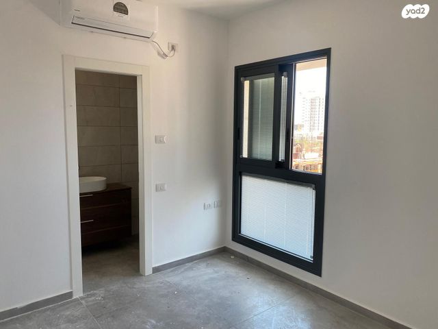 דירה, נורית הירש, דרום חדש, פארק הים, בת ים