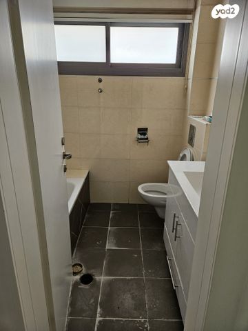 דירת גן, אגמים, נתניה