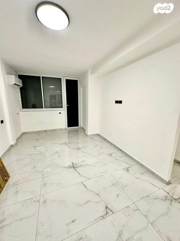 דירה, דב גרונר, קרית וולפסון, עכו