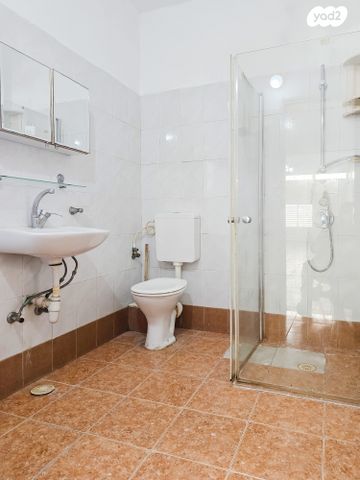 דירה, שמחה הולצברג, הגבול רוטשילד, בת ים