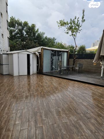 דירת גן, אגמים, נתניה