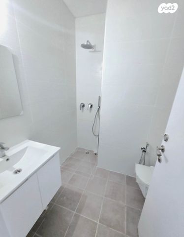 דירה, הרצוג, מרכז דרום, רעננה