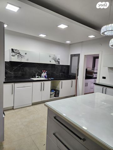 דירת גן, אגמים, נתניה