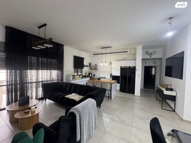 דירה, קטיף, נתיבות מערב, נתיבות