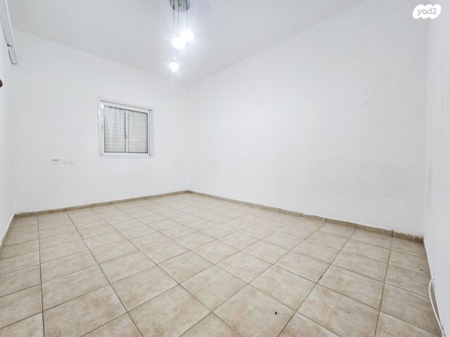 דירה, שמחה הולצברג, הגבול רוטשילד, בת ים