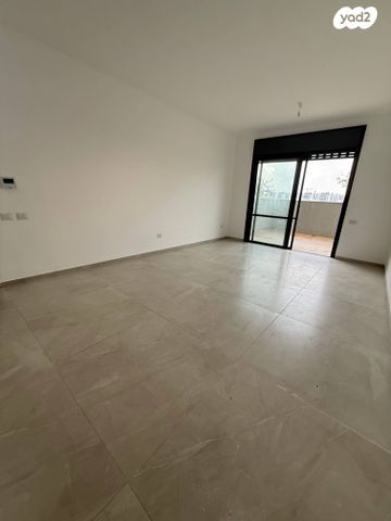 דירת גן, יהדות איטליה, רמת יורם, נתיבות